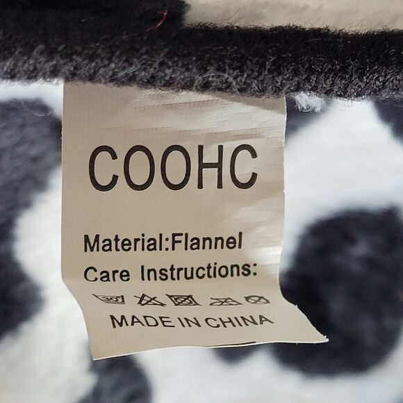 COOHC Cow Print Large Oversized Soft Scarf with Pockets - Picture 3 of 5